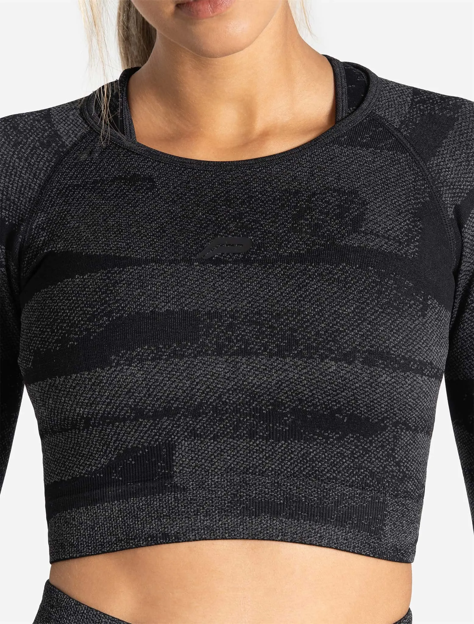 Boost Seamless Long Sleeve Crop Top - Black