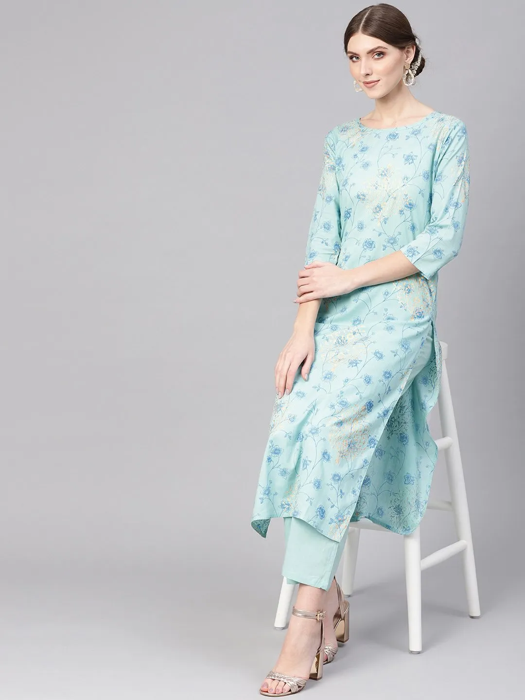 Women Blue Printed Kurta With Trousers