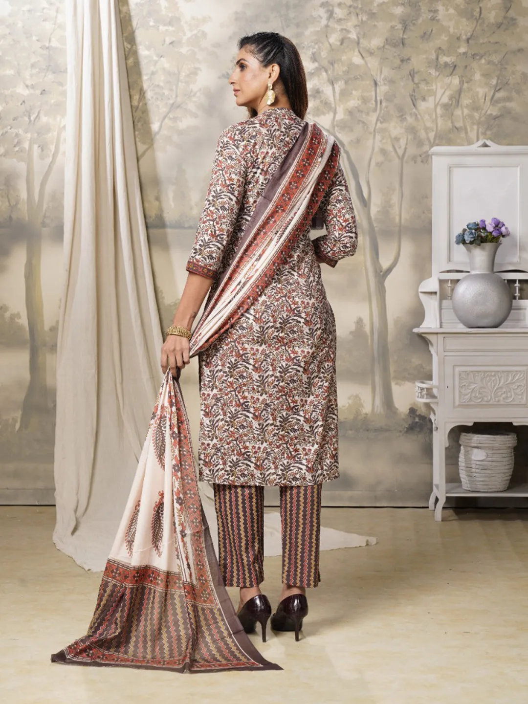 Women Brown And White Cotton Kurta Set With Dupatta